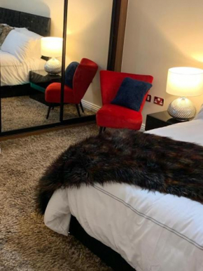 LUXURY 2 BED APARTMENT BY THE BEACH No PARTIES No events